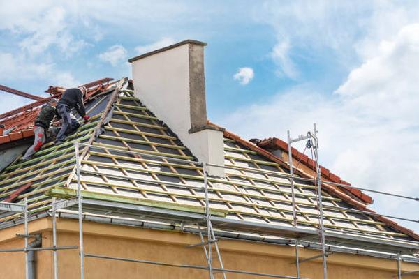 Roof Repair Safety Tips: Protecting Yourself and Your Property