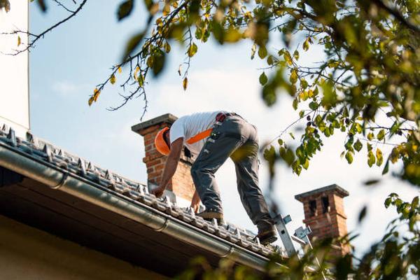 Fast-response roof tarp service in Atlanta